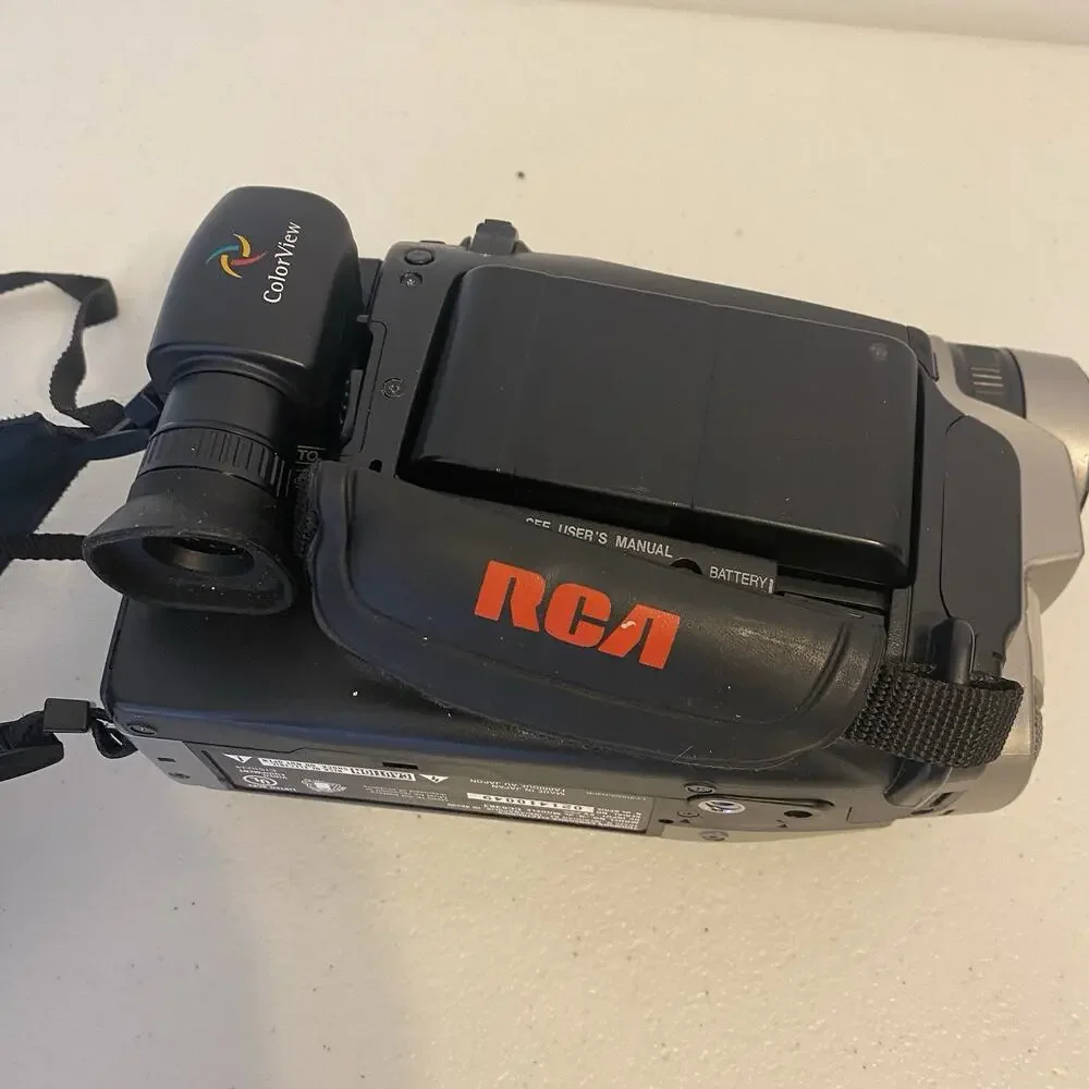 VTG RCA AutoShot Camcorder 300X Digital Zoom 5 Head Video W/ Case & Charger